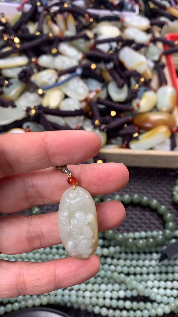 【闪购商品】和田玉颈饰未镶嵌多样性发货没有证书拍一发一有瑕