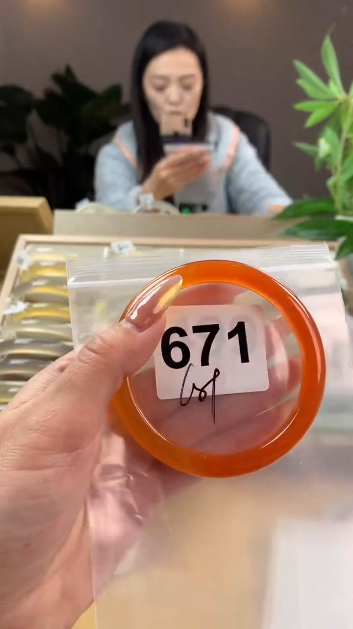 【闪购商品】玛瑙/玉髓手镯未镶嵌671