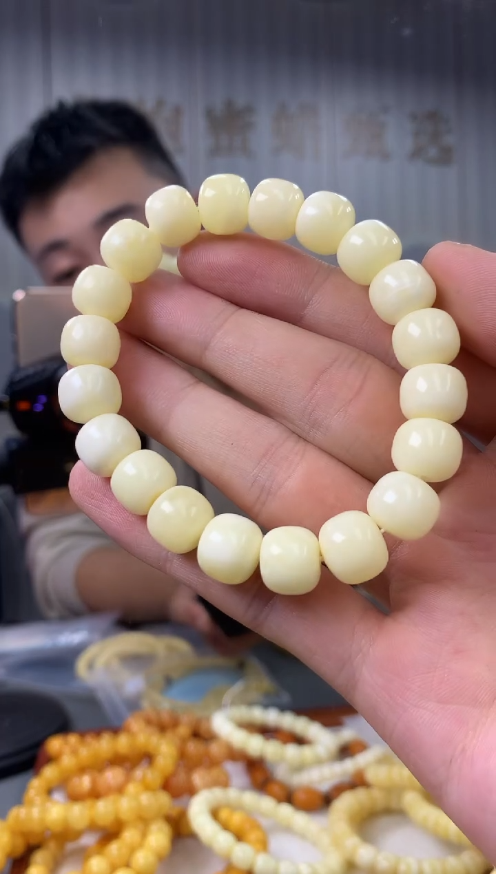 【闪购商品】蜜蜡裸石未镶嵌手串