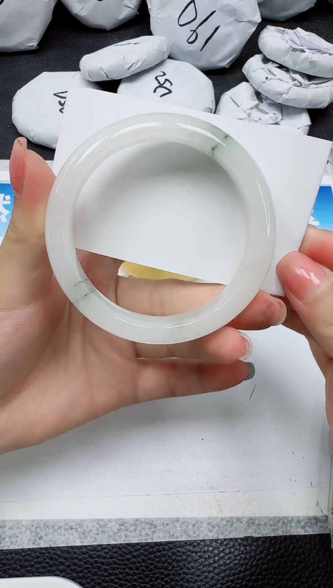 石英质玉手镯未镶嵌400