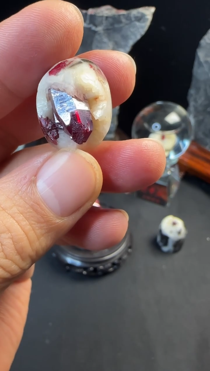 天然辰砂硬*天然朱砂晶体原石吊坠挂件