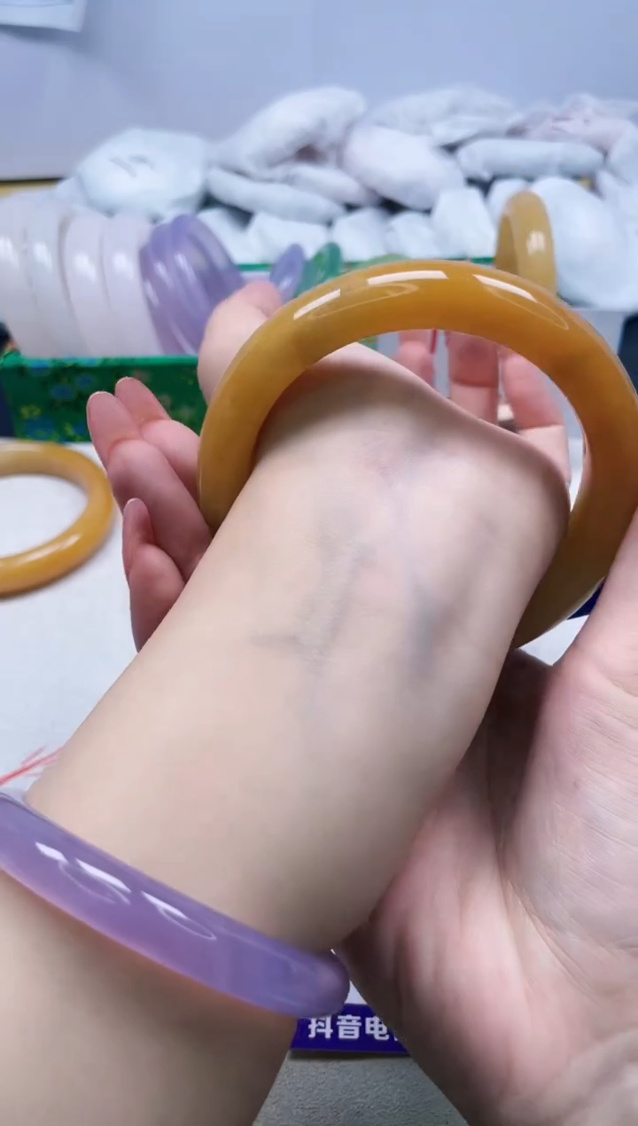 【闪购商品】石英质玉手镯未镶嵌224/65