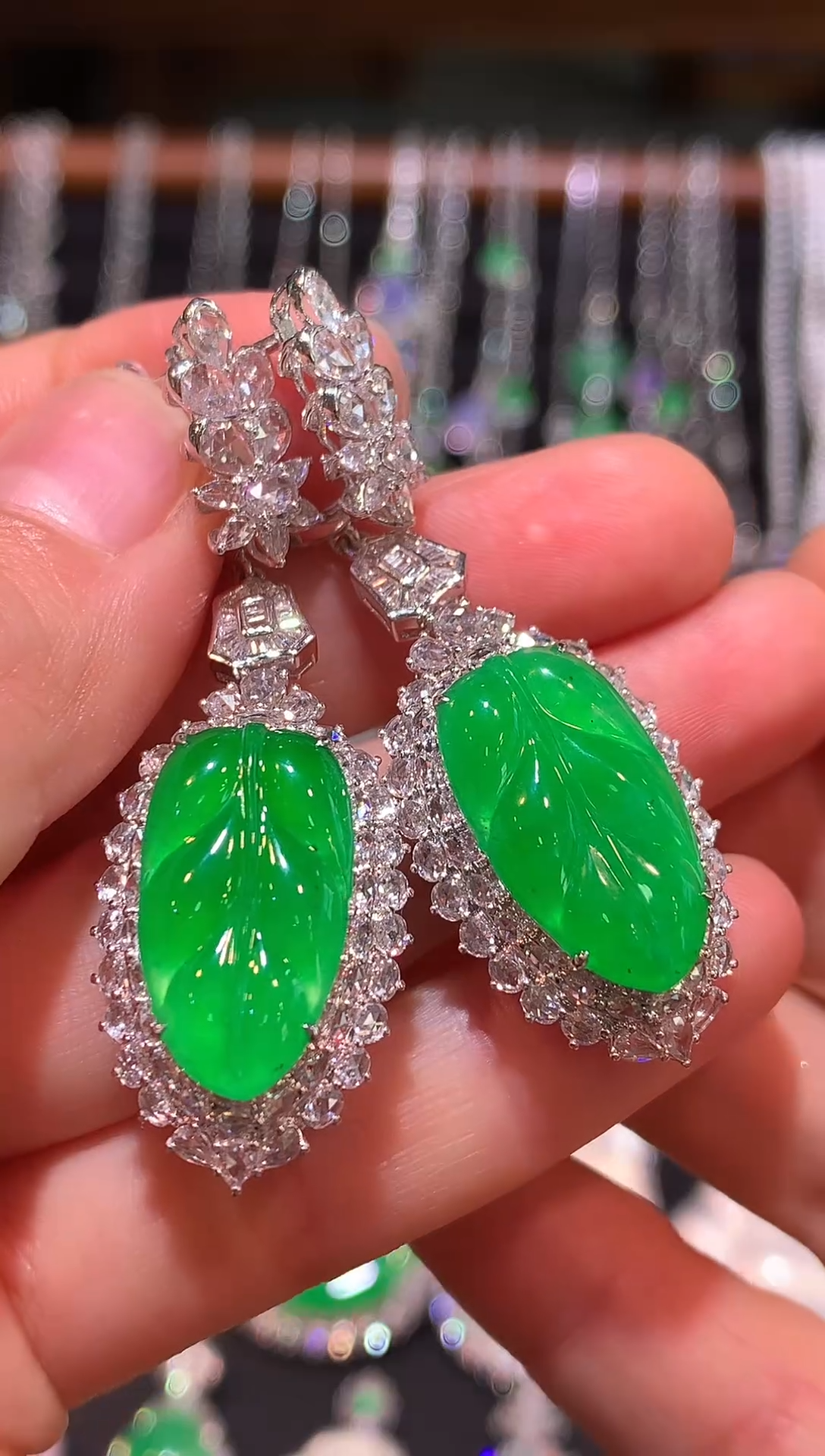 18K金镶嵌翡翠耳饰正冰满色正阳绿大树叶耳坠