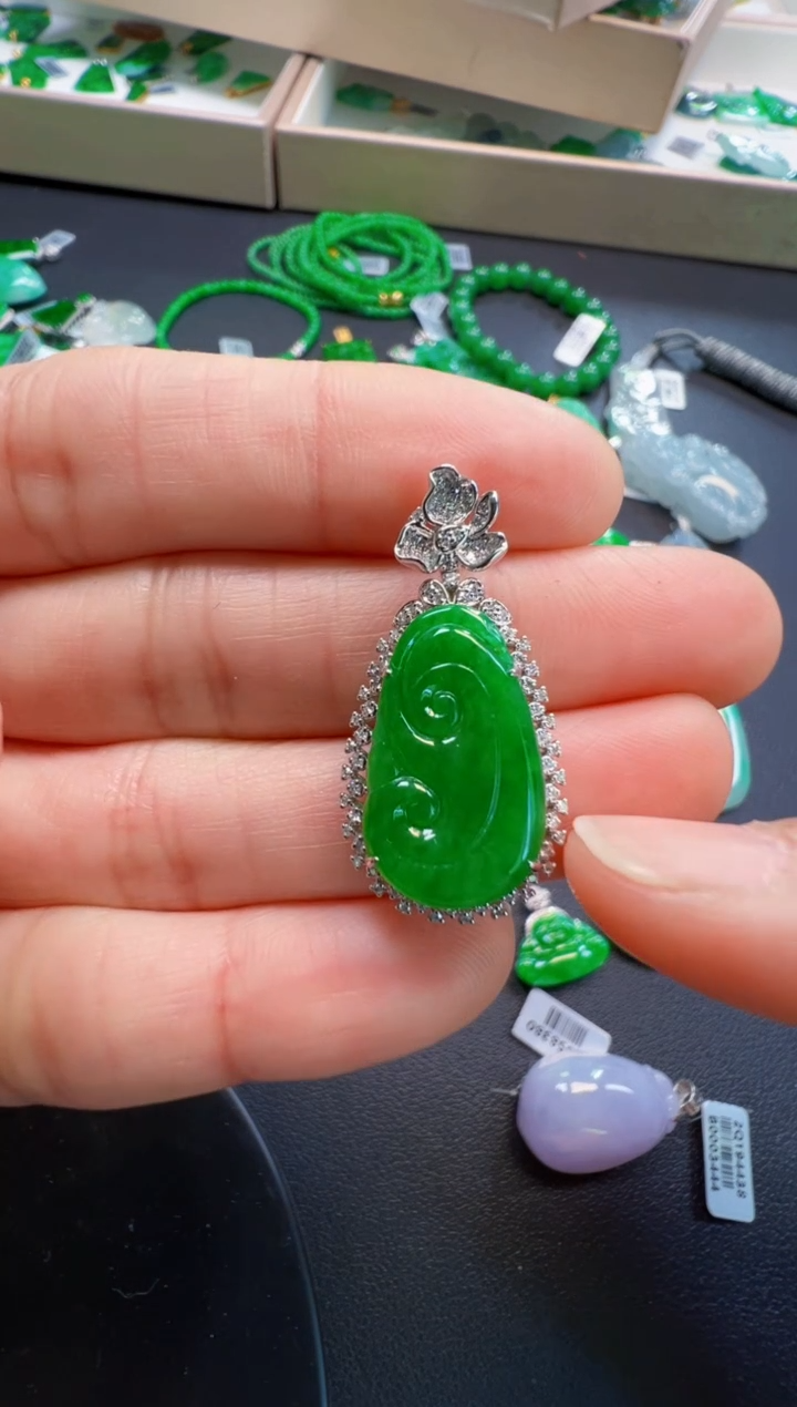 【闪购商品】翡翠吊坠(不含链)18K金镶嵌8800