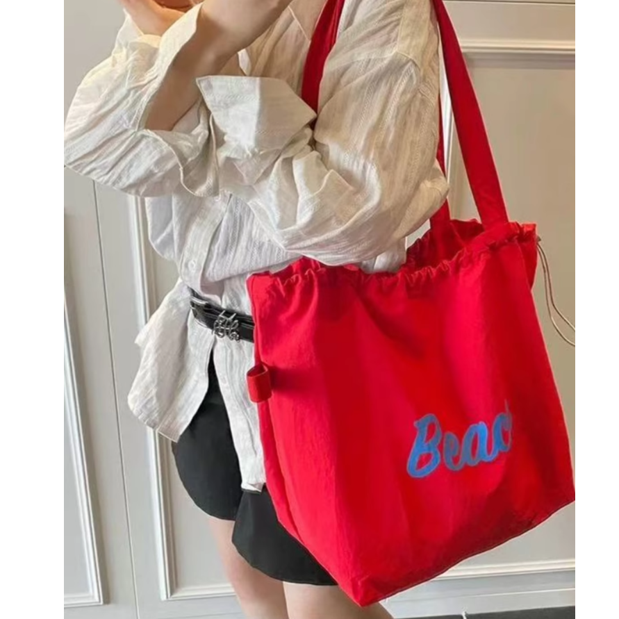 在仓！韩系潮流 休闲字母抽绳轻便百搭旅行单肩包