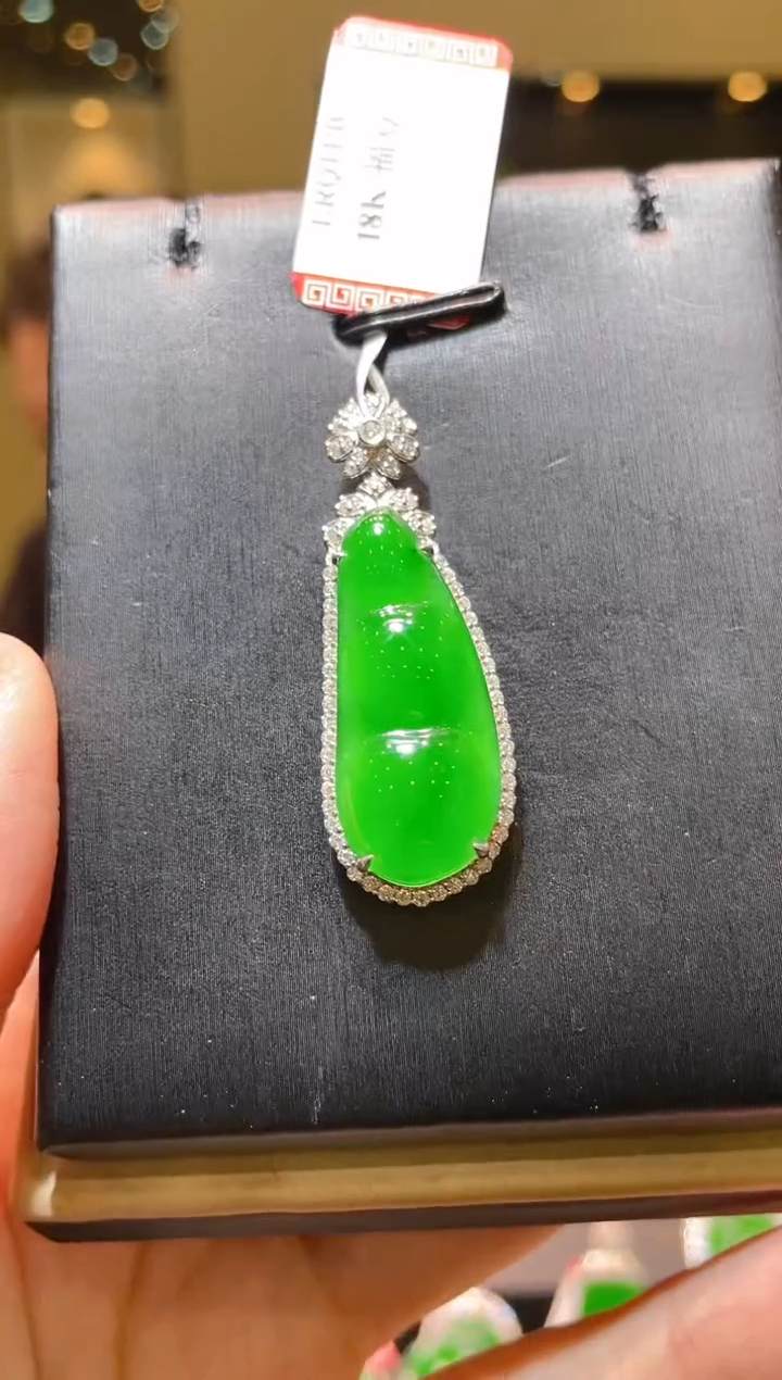 【闪购商品】翡翠吊坠(赠链)18K金镶嵌A96