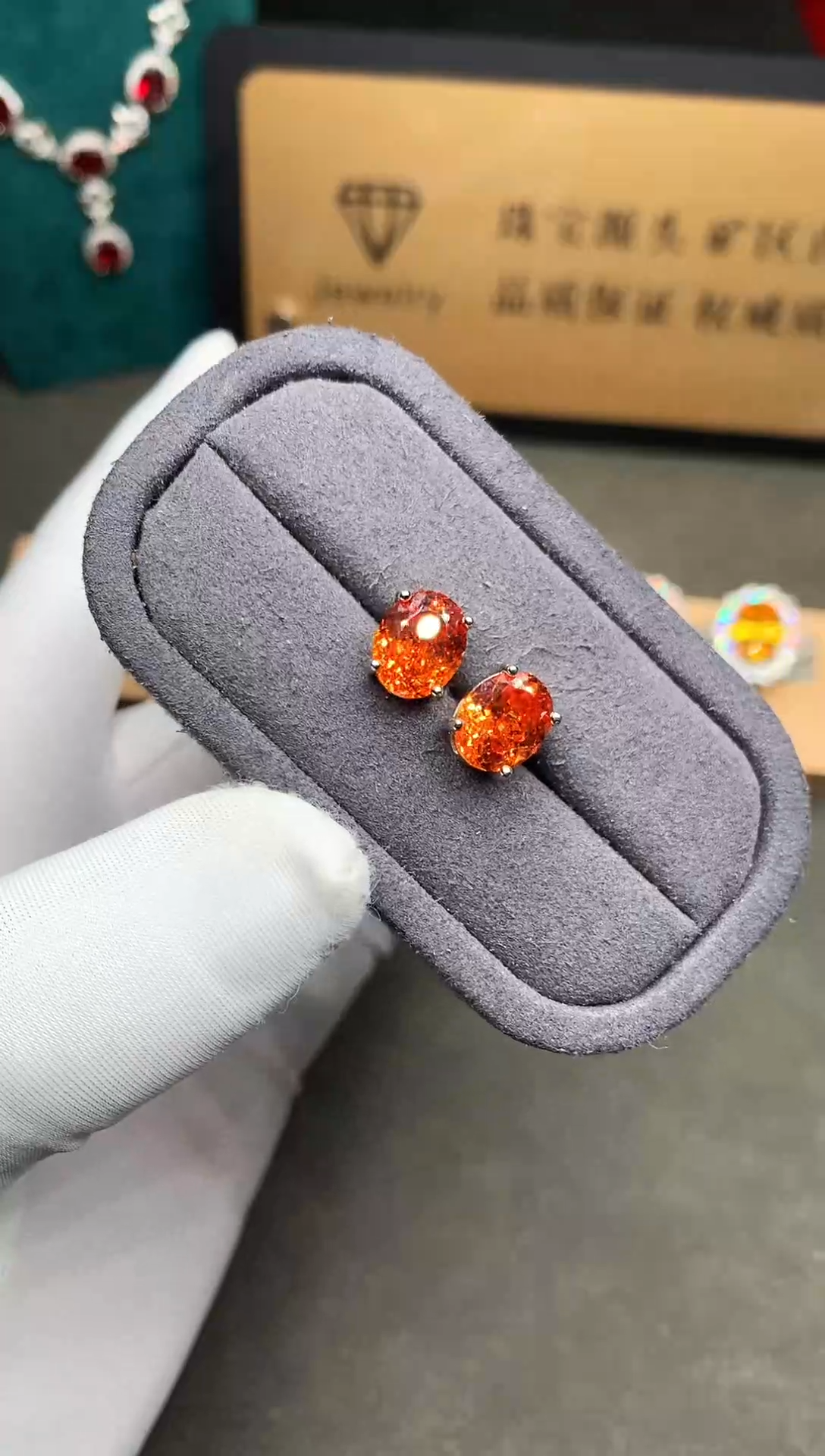 银S925镶嵌耳饰石榴石（芬达石）.....