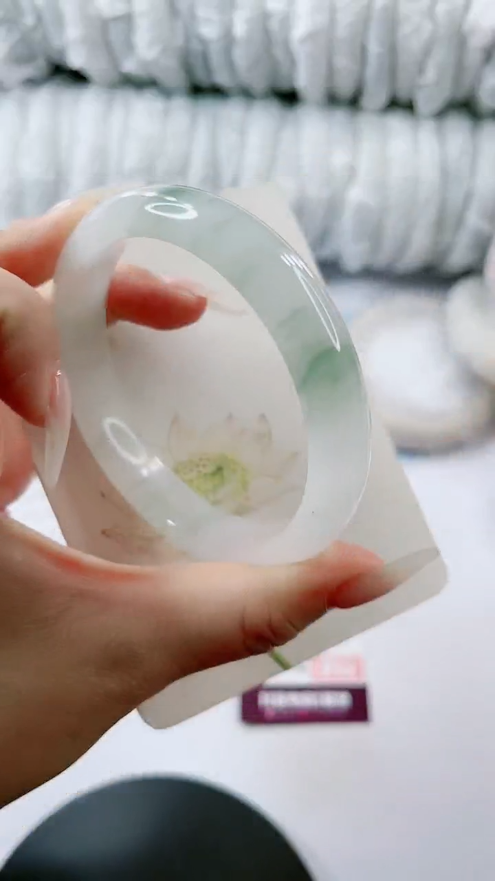 【闪购商品】石英质玉手镯未镶嵌多样性发货V324-62