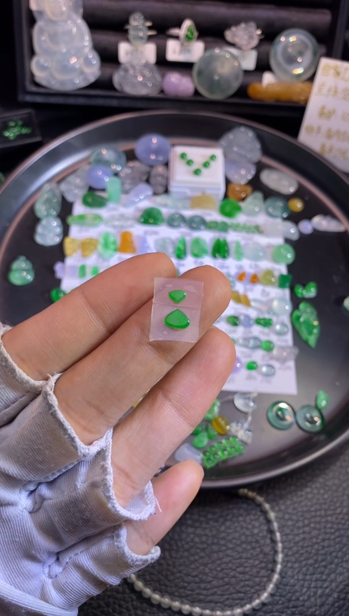 【闪购商品】翡翠未镶嵌挂件水滴