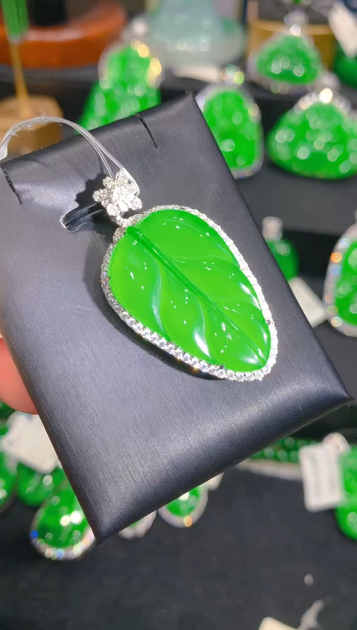 【闪购商品】翡翠颈饰18K金镶嵌58一季