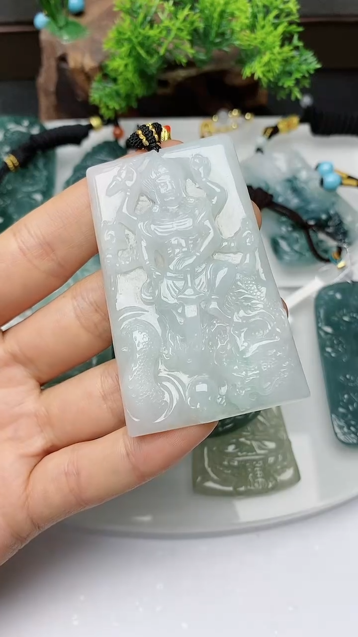 【闪购商品】翡翠颈饰未镶嵌        