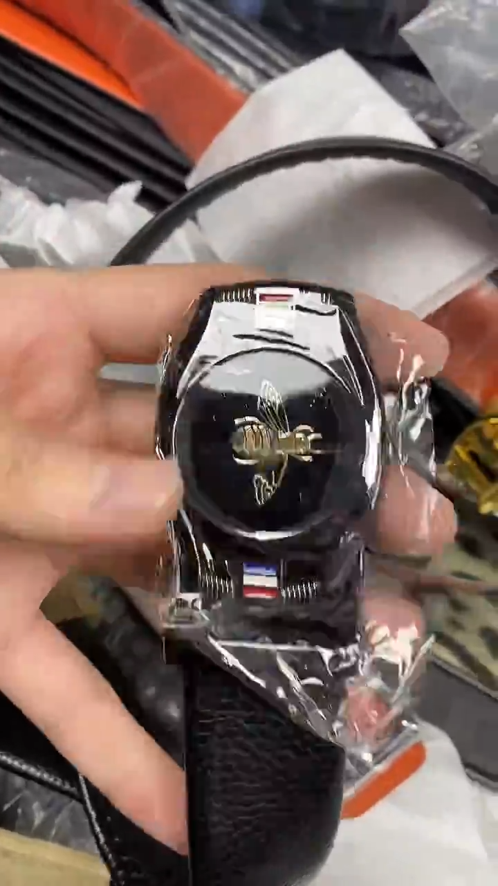 2025新款蜜蜂男士经典时尚百搭商务皮带