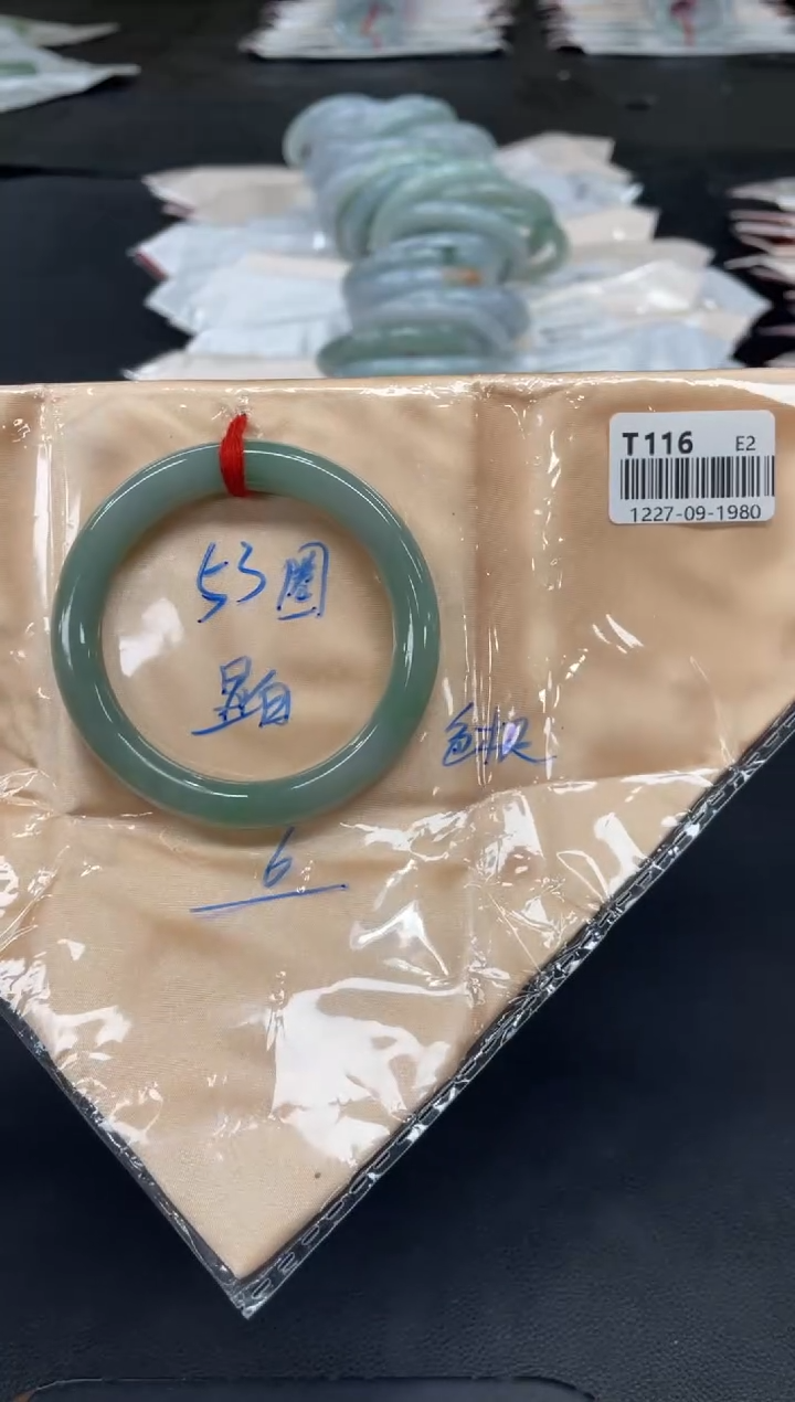 未镶嵌手镯翡翠翡翠手镯