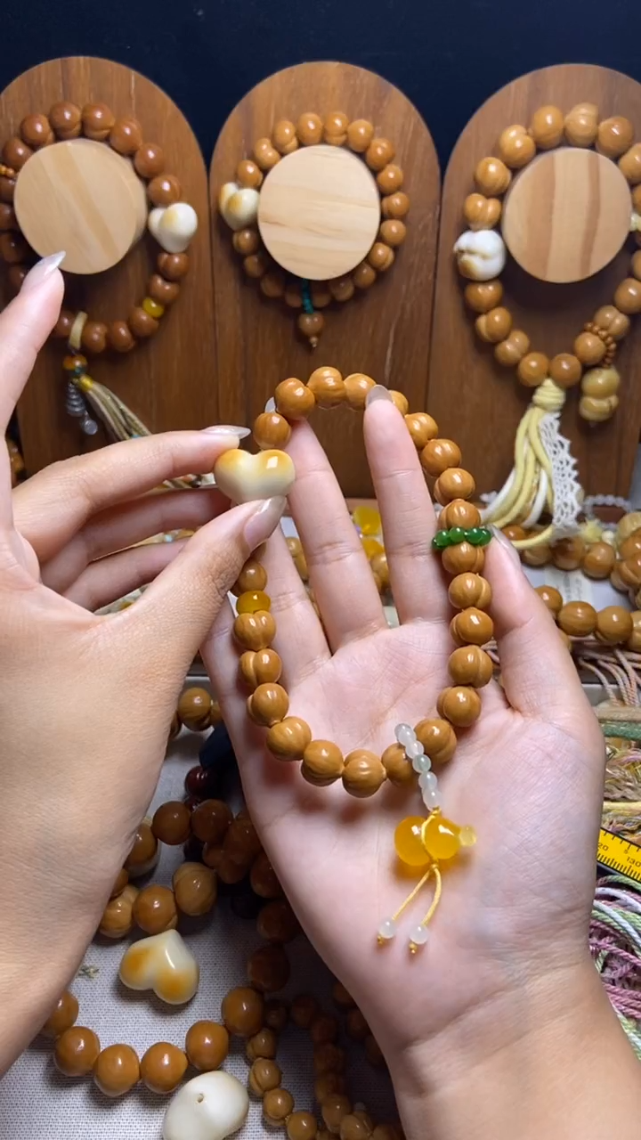 手串猴头核桃ᰔ****?全品小馒头爱心翠绿跑环 白跑环黄葫芦吊坠