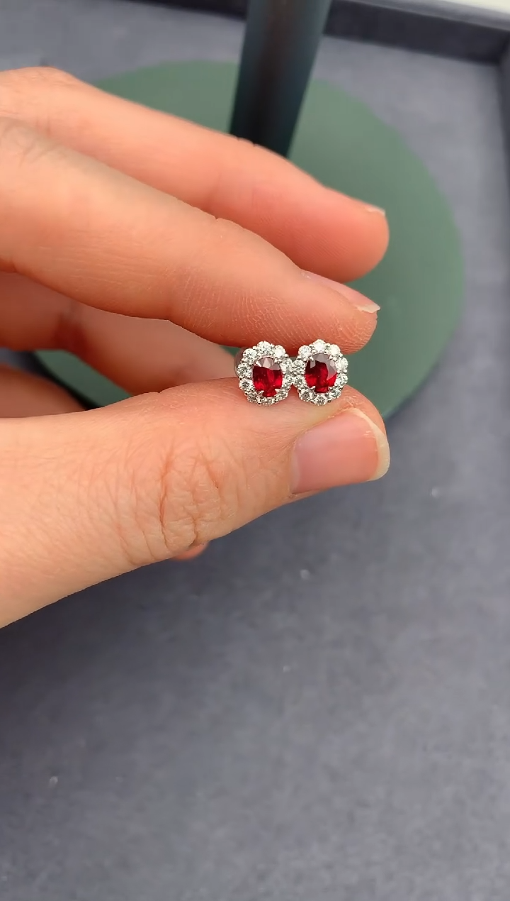 【闪购商品】红宝石耳钉18K金镶嵌60分红宝石耳钉