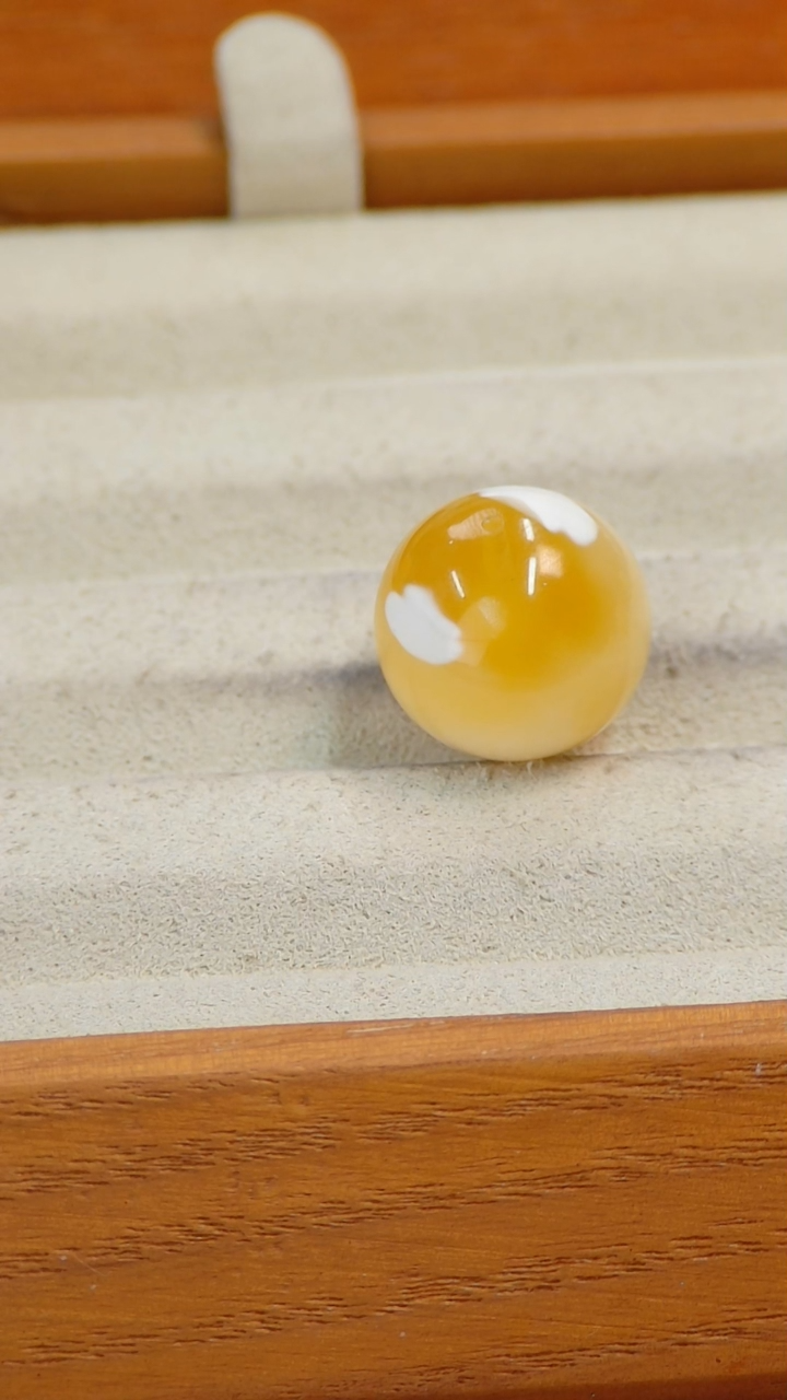 【闪购商品】蜜蜡裸石未镶嵌俄料微瑕2.046克