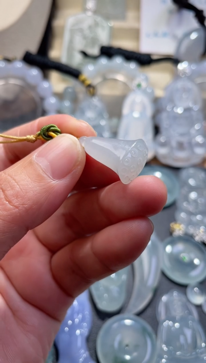 【闪购商品】定制翡翠未镶嵌吊坠