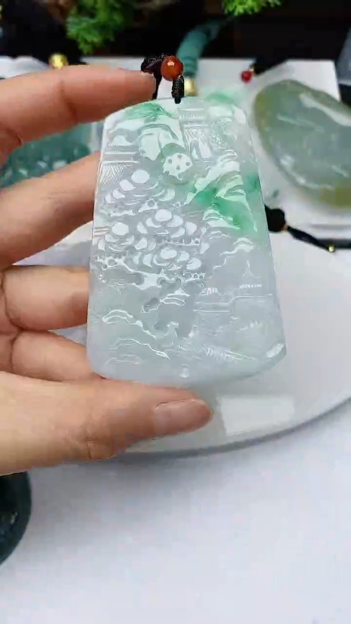 【闪购商品】翡翠颈饰未镶嵌        