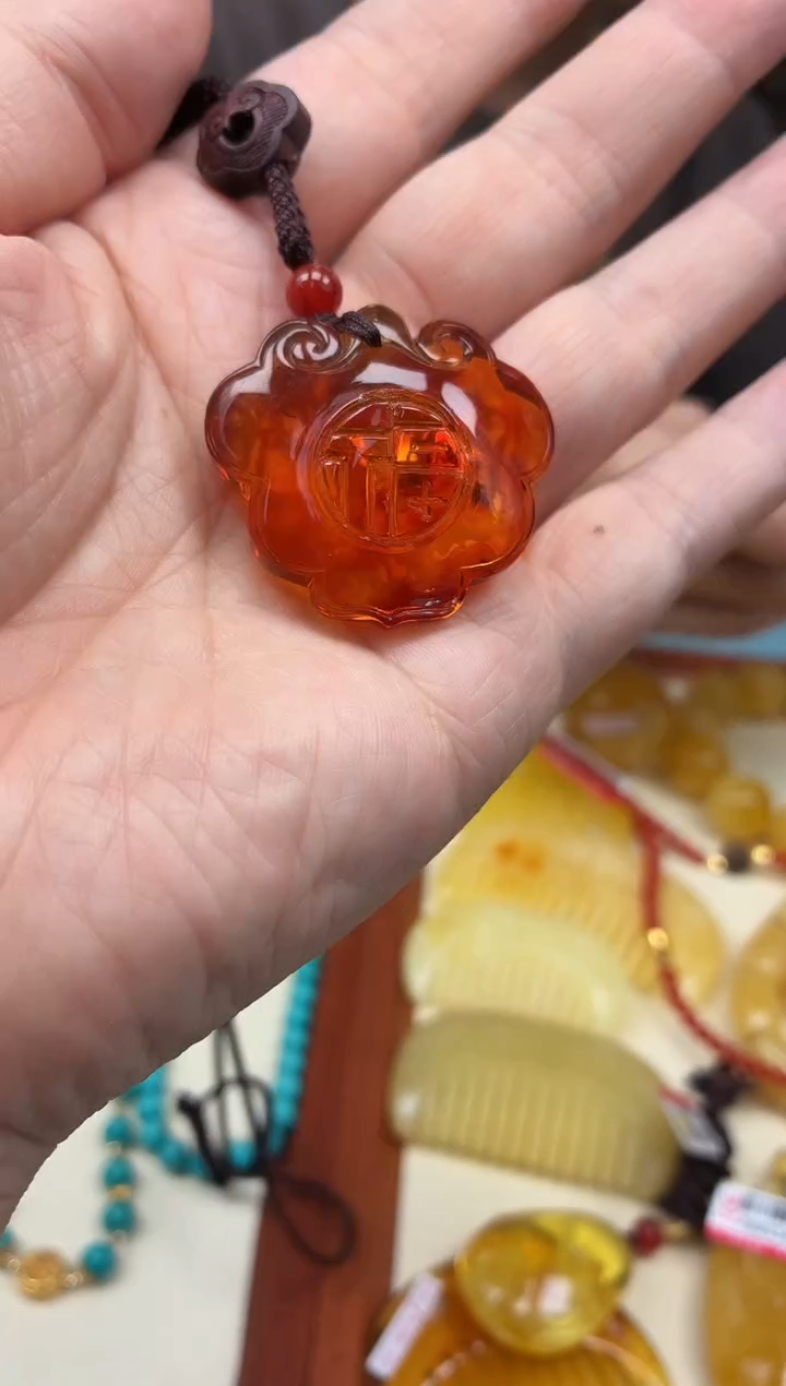 未镶嵌颈饰琥珀吊坠