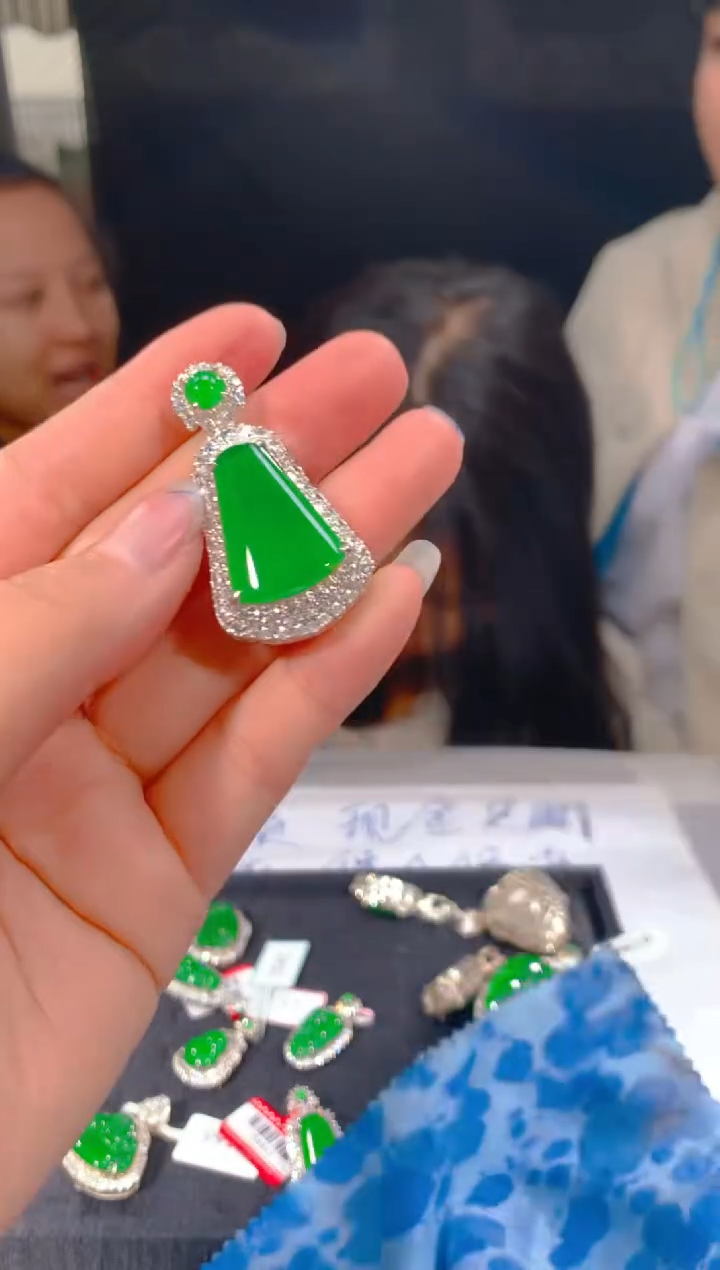 【闪购商品】定制翡翠未镶嵌98多样性发货（发其一）