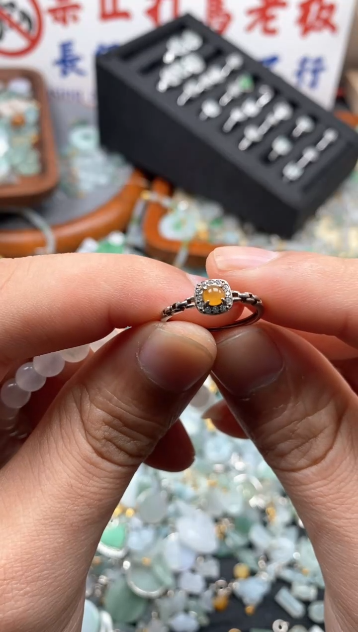 【闪购商品】翡翠颈饰未镶嵌哥哥