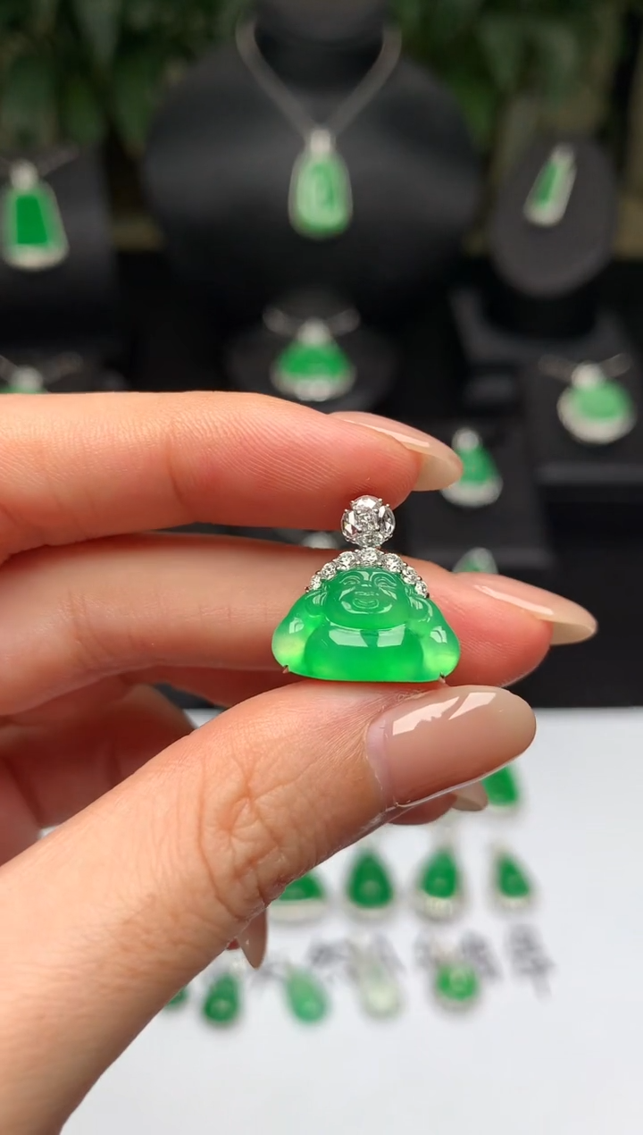 颈饰18K金镶嵌翡翠佛公