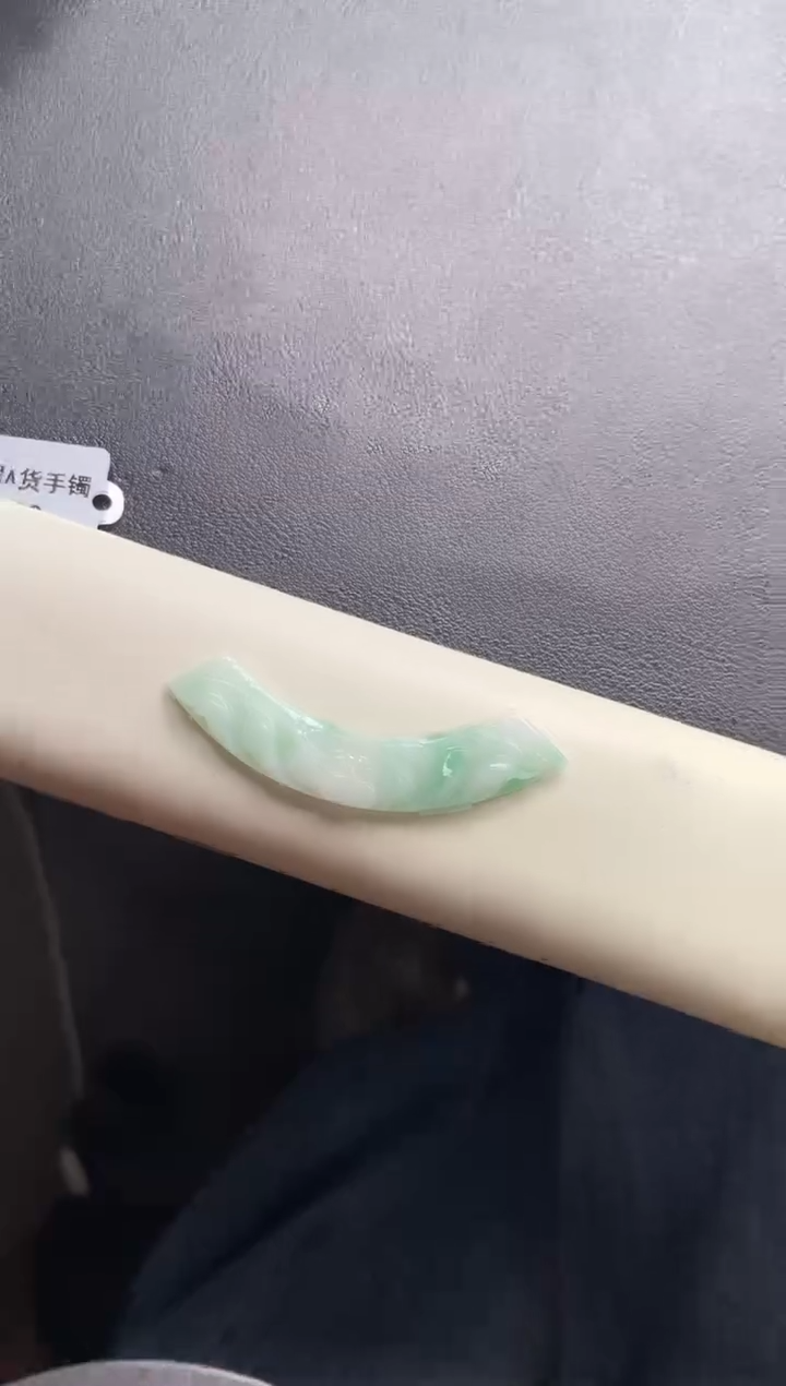 【闪购商品】翡翠颈饰未镶嵌玉璜