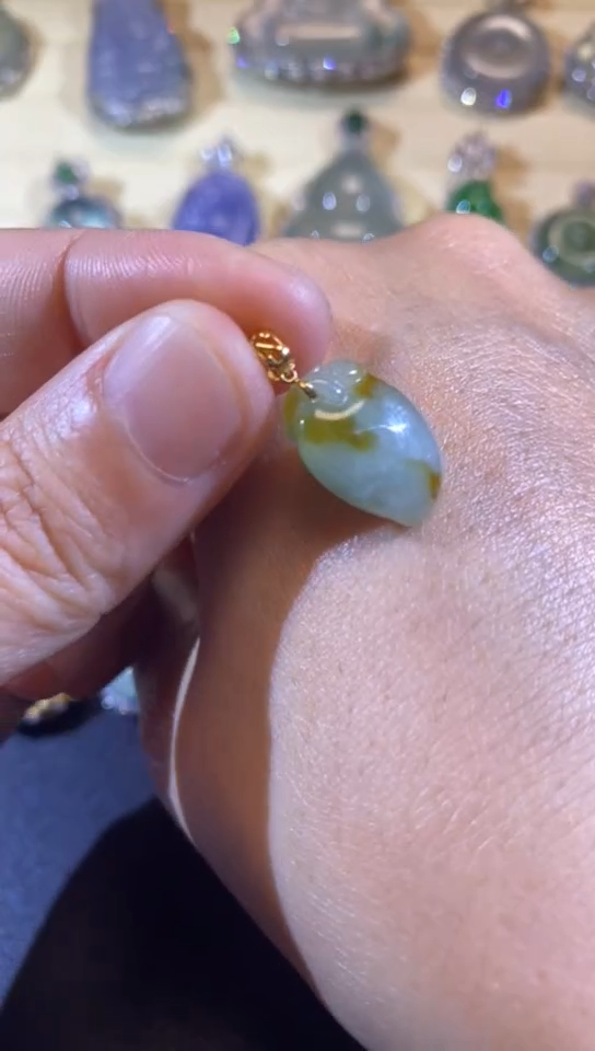 【闪购商品】翡翠吊坠(不含链)18K金镶嵌缅甸天然A货翡翠