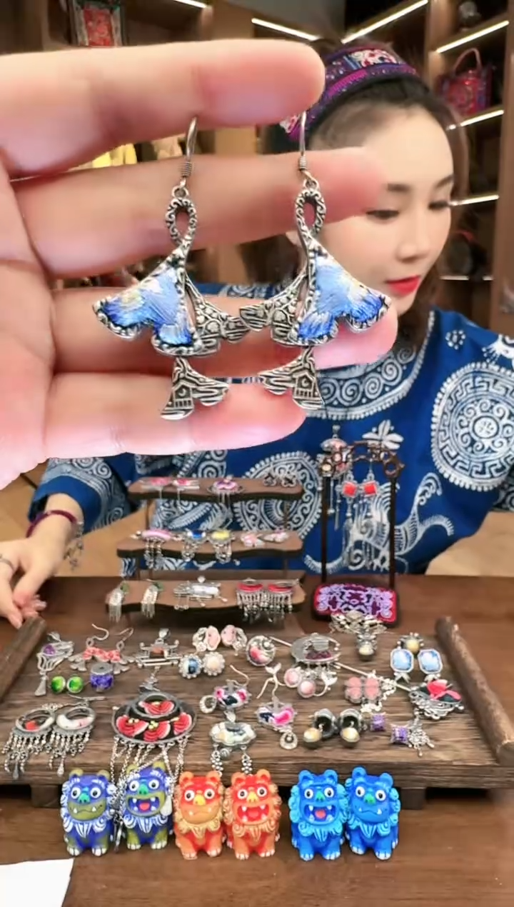 【闪购商品】织绣126黔东南苗族刺绣