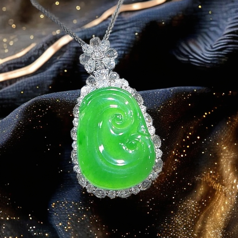 18K金天然A货翡翠如意吊坠裸石：25*18.8*3mm整体：42*23.5*9.2mm