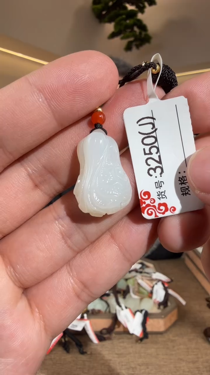 颈饰未镶嵌和田玉J
