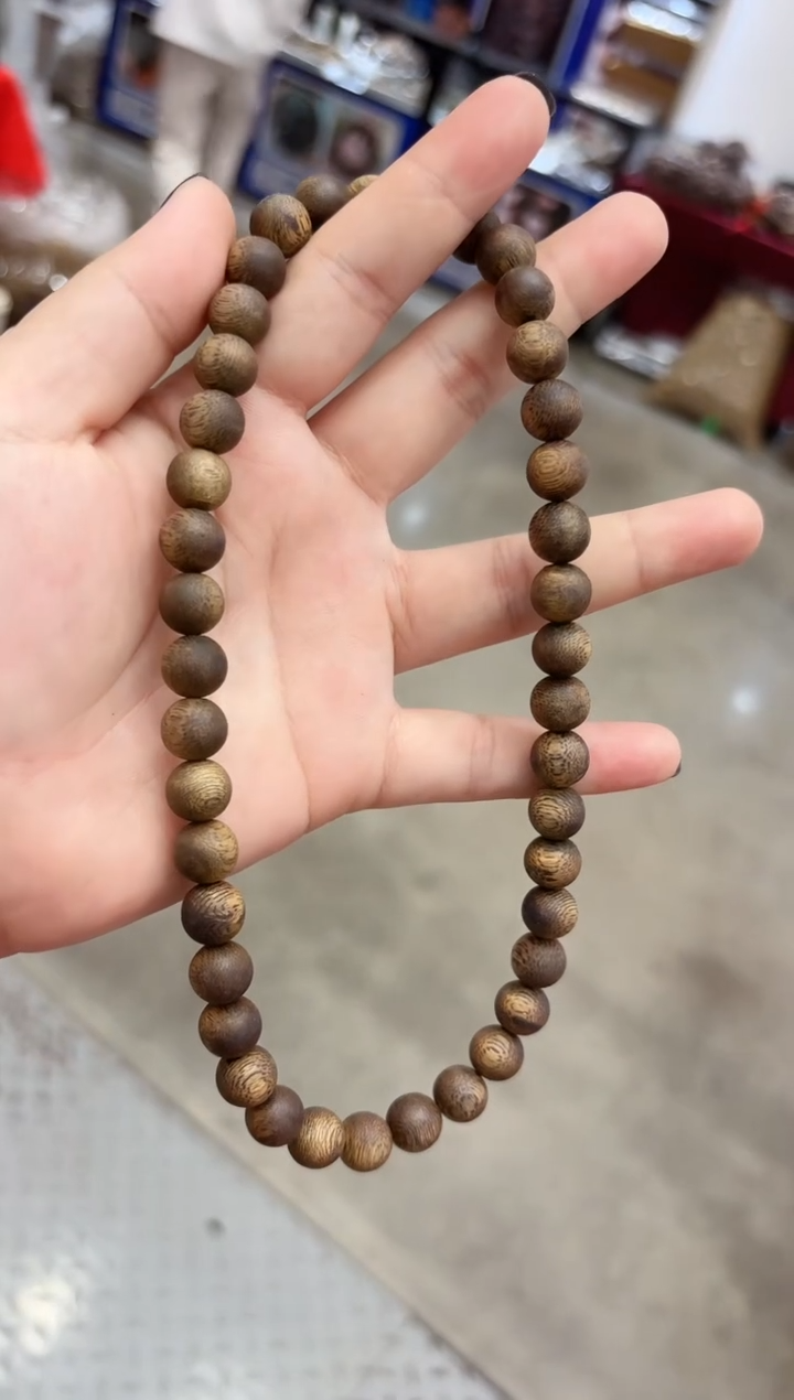 沉香手串海南莺歌绿红骨凹身1.0双圈多样性发货