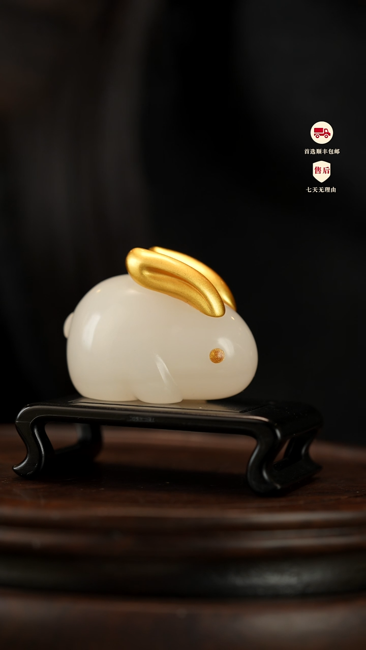 云南石荔枝白雕刻：玉兔摆件