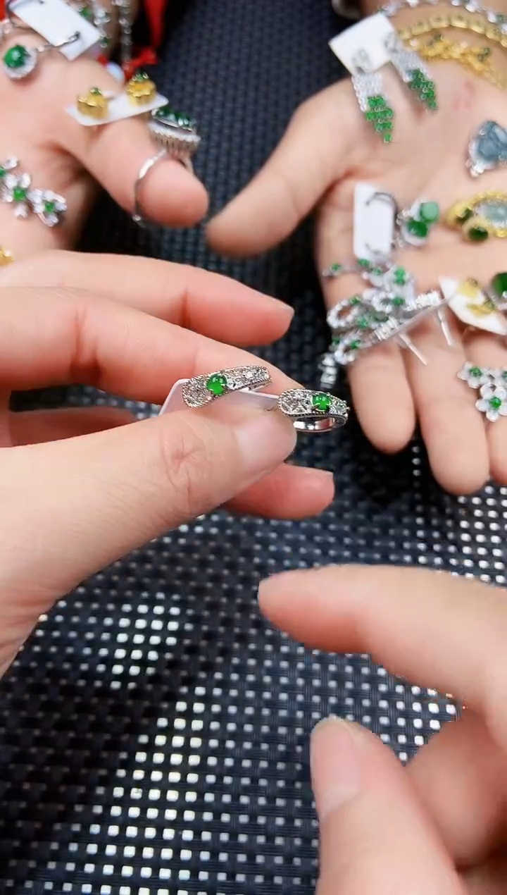 【闪购商品】翡翠耳饰未镶嵌111111111