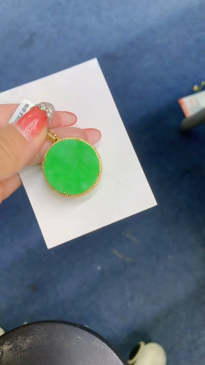 颈饰18K金镶嵌翡翠1