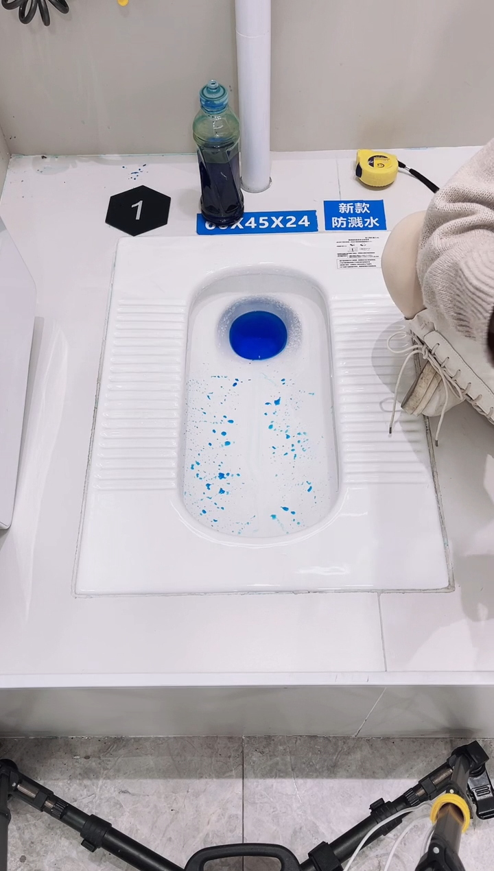 我*我g01蹲便器+831纸巾盒水箱