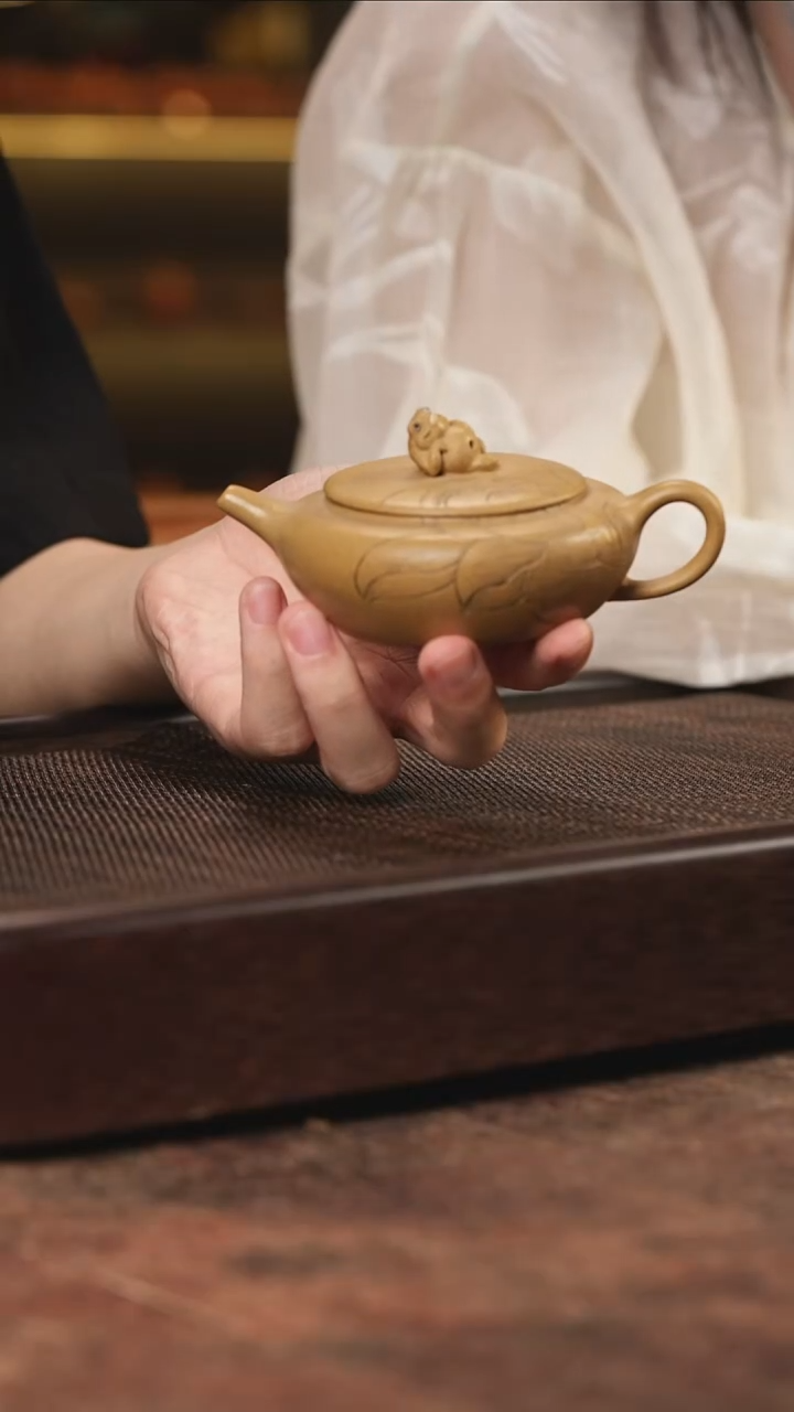 茶壶紫砂荷塘蛙趣