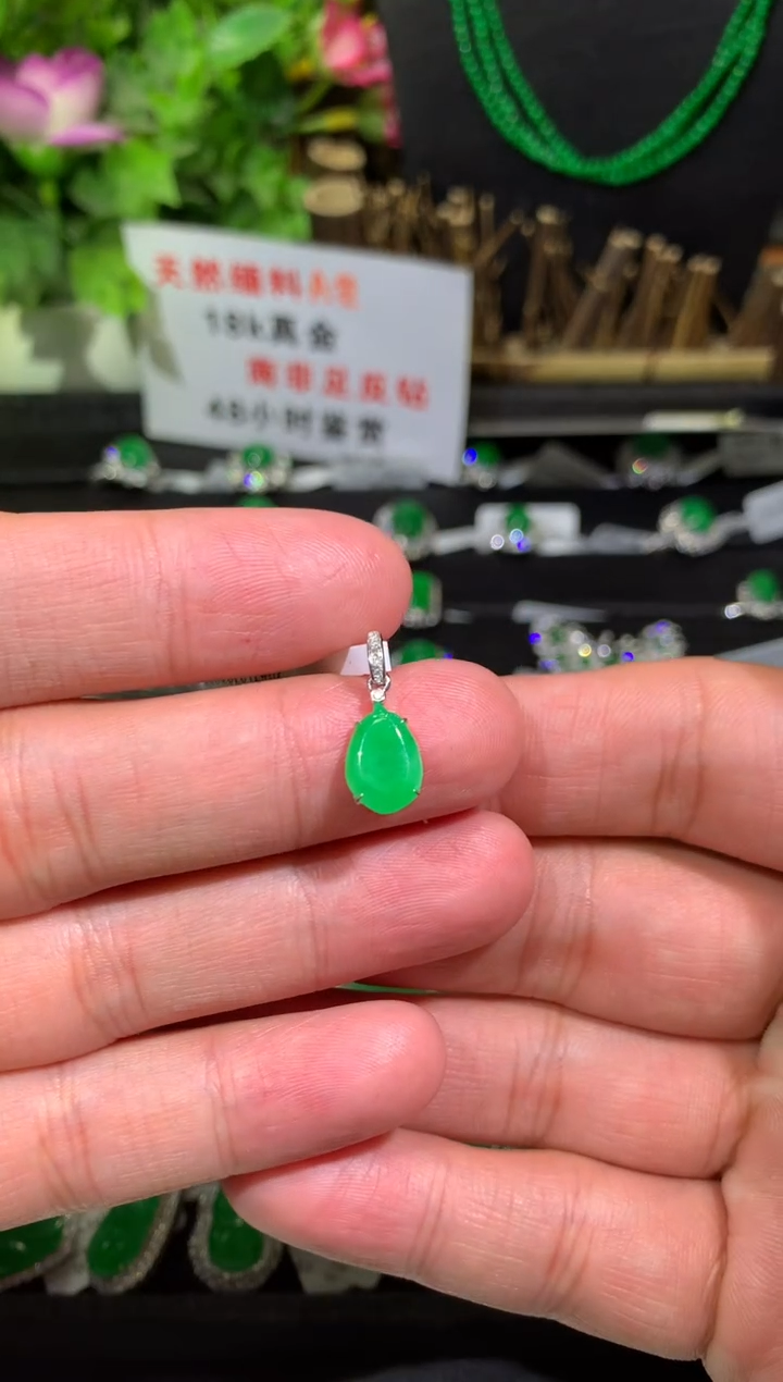 【闪购商品】翡翠吊坠(不含链)18K金镶嵌福瓜