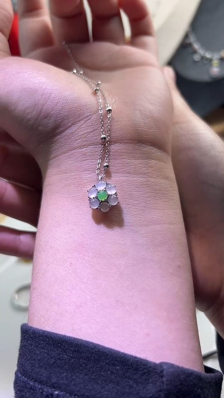 【闪购商品】翡翠颈饰未镶嵌太阳花