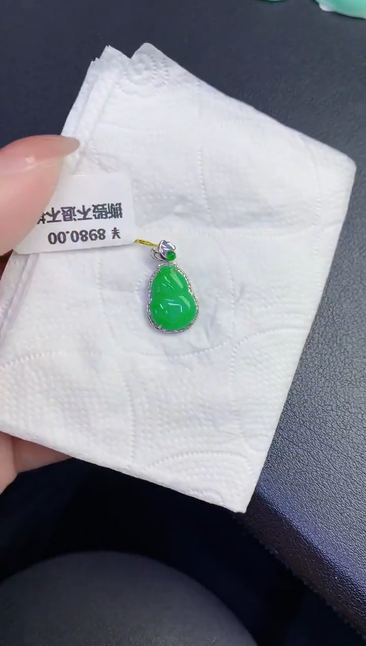 颈饰18K金镶嵌翡翠缅甸天然翡翠A货