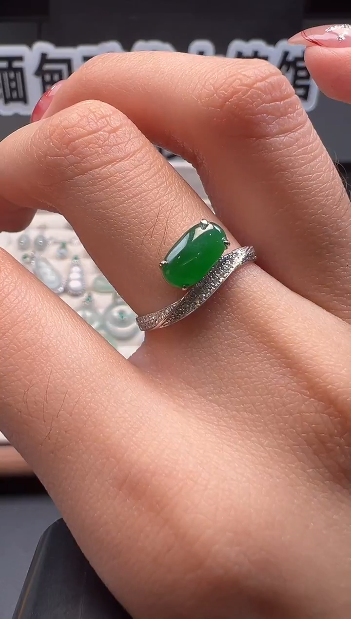 18K金镶嵌戒指翡翠缅甸珠宝严选