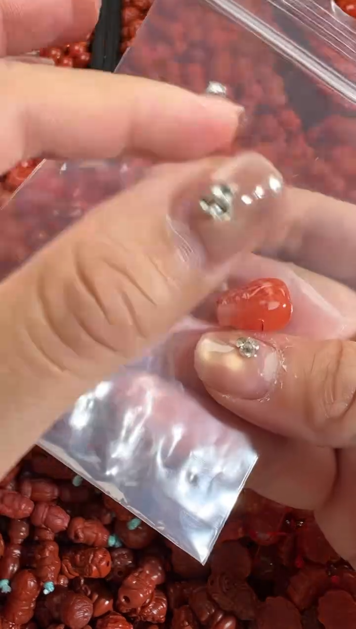 南红玛瑙未镶嵌颈饰1