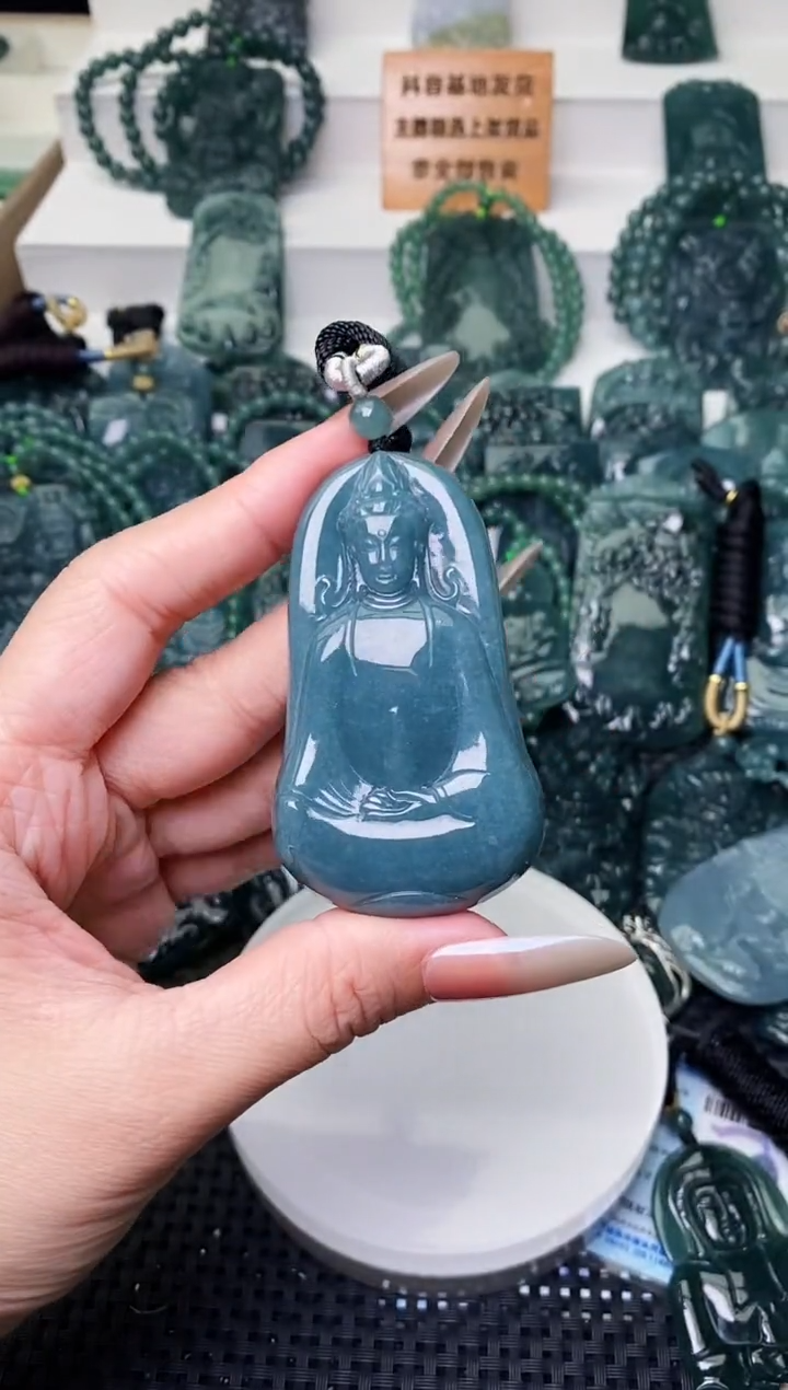 颈饰未镶嵌翡翠 