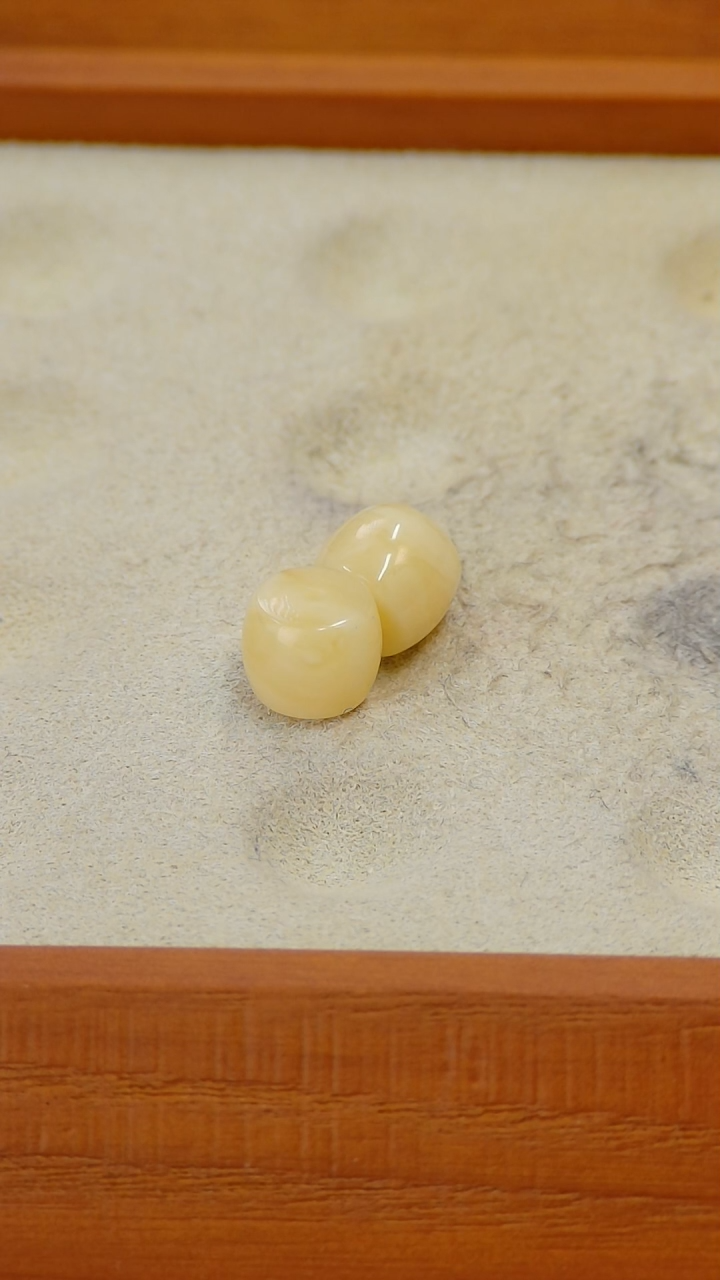 【闪购商品】蜜蜡裸石未镶嵌俄料8MM0.662克