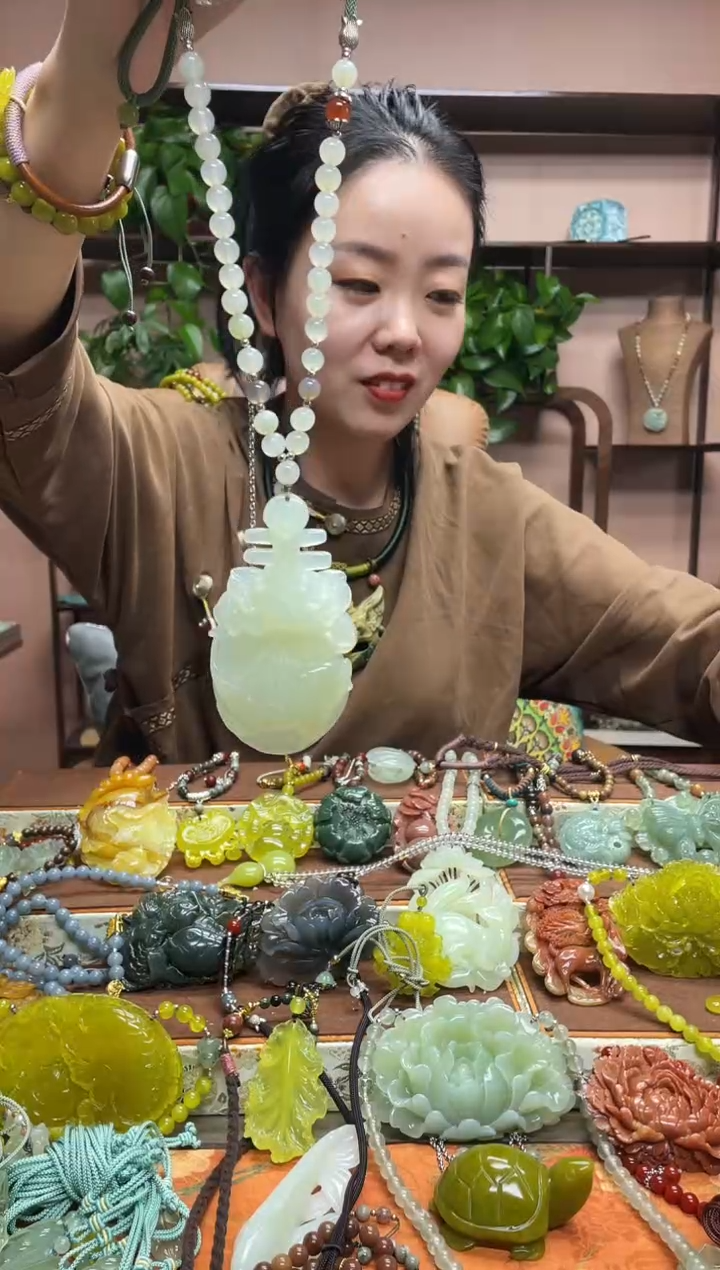 未镶嵌岫玉吊坠·