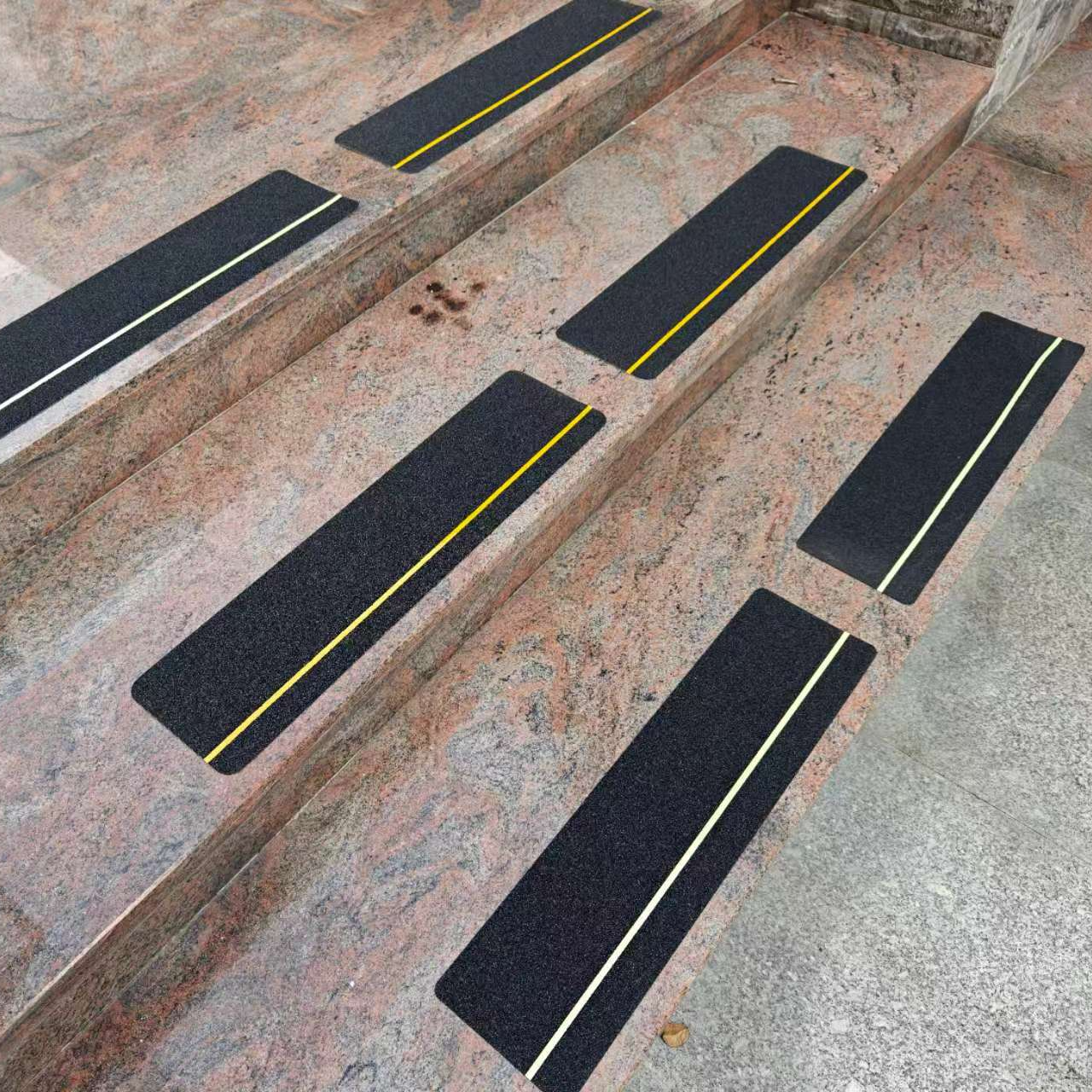 leyibo/乐艺博夜光/反光楼梯防滑贴磨砂防滑台阶瓷砖防水耐磨