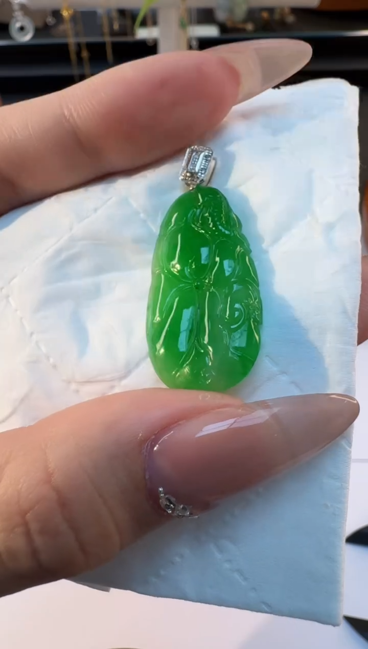 【闪购商品】翡翠颈饰18K金镶嵌缅甸翡翠A货吊坠
