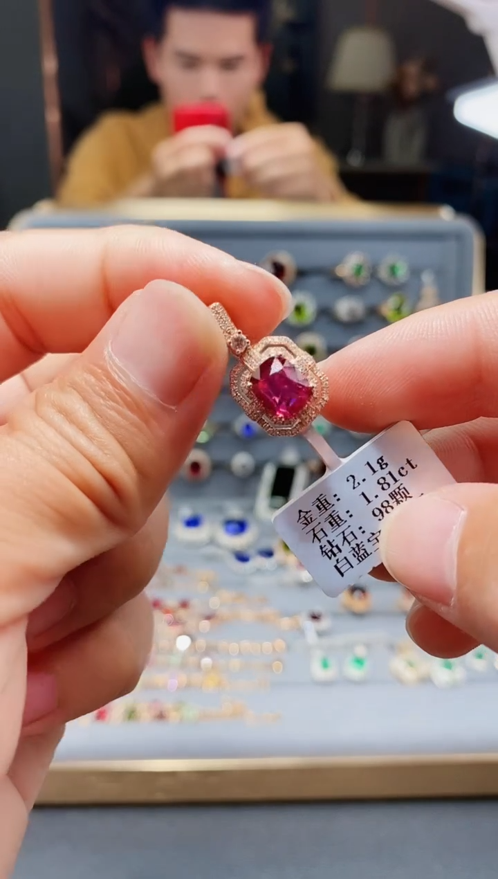 【闪购商品】碧玺颈饰18K金镶嵌1.81.