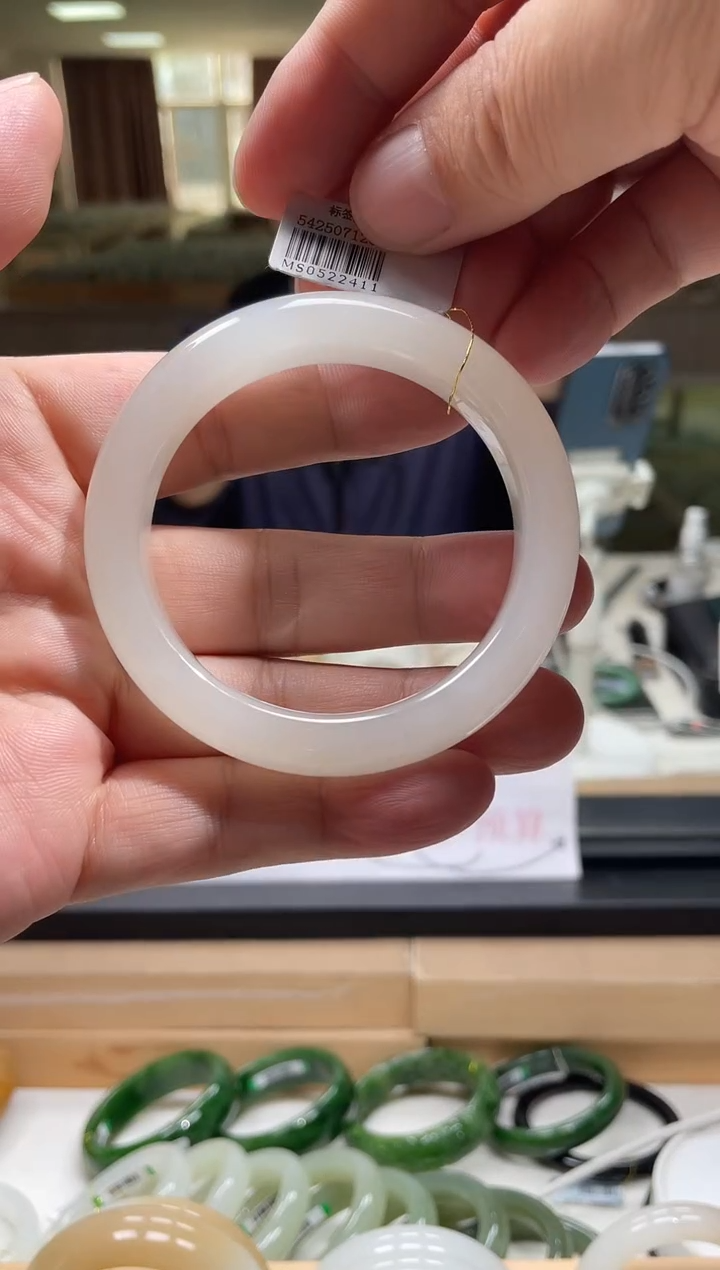 未镶嵌手镯和田玉56-57圈口 2411