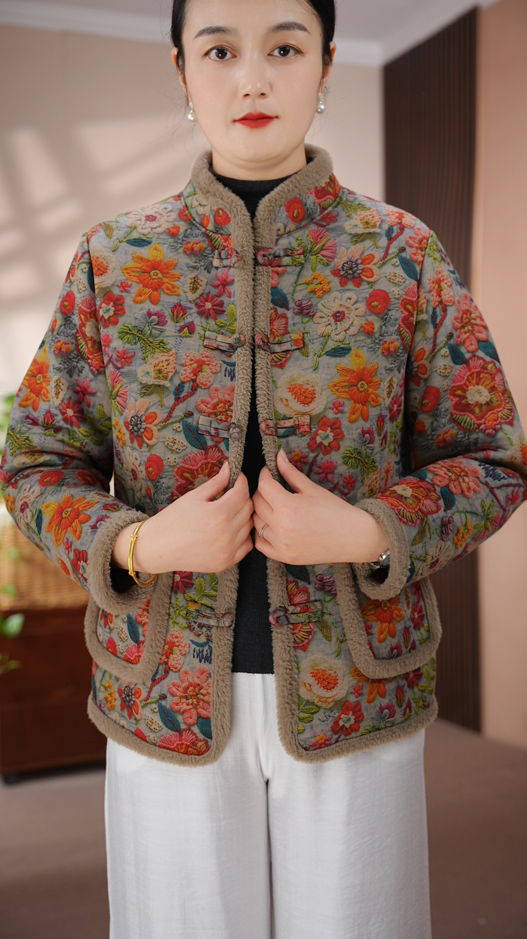 (丹)2025秋冬新款加绒加厚带毛边棉衣妈妈装上衣盘扣外套繁花似锦